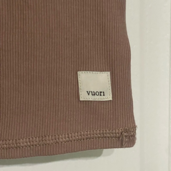 VUORI Pose Fitted Tee Hazelnut Brown Short Sleeve Top Ribbed Crewneck Small - Picture 5 of 6